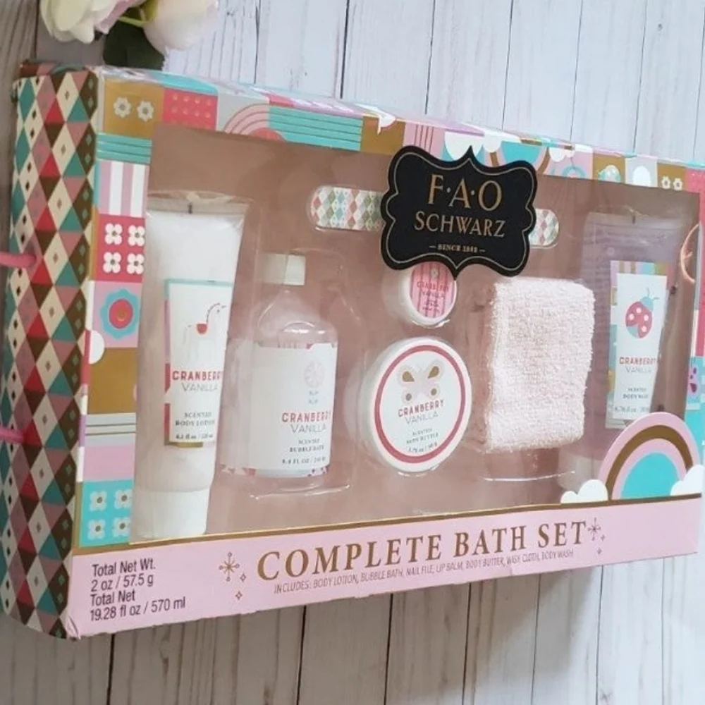 FAO Schwarz Girls Complete Bath Gift Set NWT in Gift Box